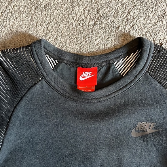 Black Nike crew neck size small - Picture 2 of 4